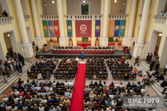 Az ünnepi szenátusi ülésen a BME legrangosabb intézményi és szakmai elismeréseit adták át.