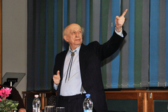 Rendületlen aktivitással: Oláh Károly professzor 90 éves